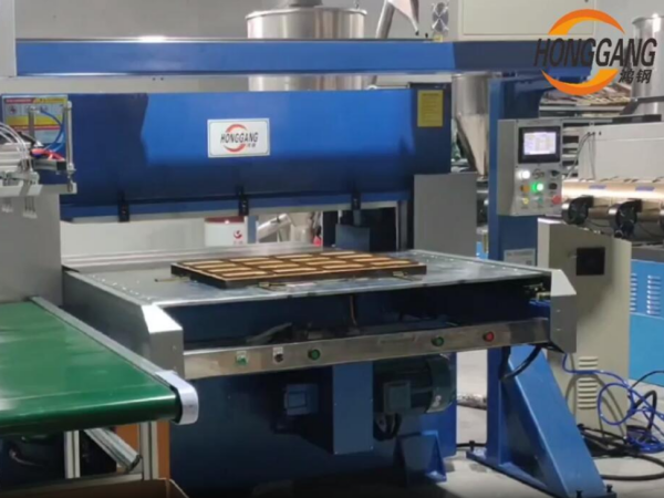 100-tons-automatic-plastic-sheet-cutting-machine-with-robot.webp
