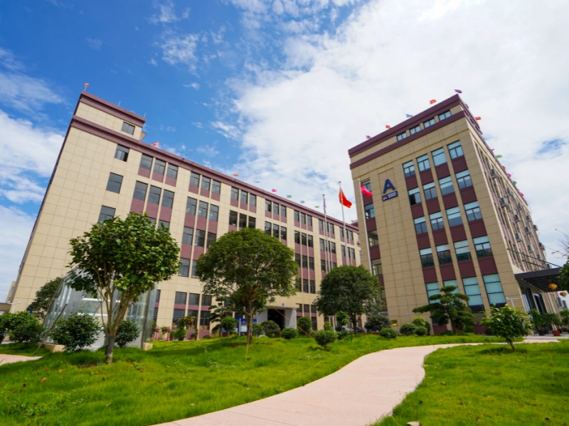 4.ZHEJIANG-NEW-SHUNFA-SEWING-MACHINE-TECHNOLOGY-CO-LTD.webp