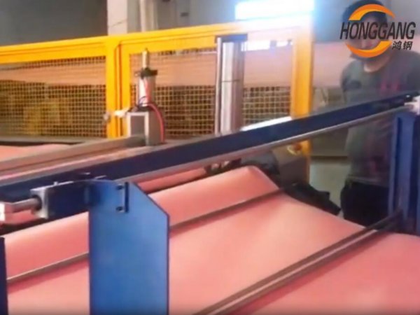 Automati-roll-feeding-epe-foam-cutting-machine-with-conveyor.webp