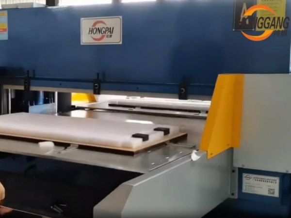Automatic-hydraulic-foam-cutting-machine.webp