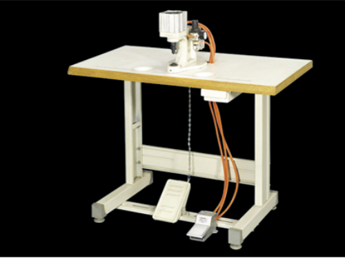 MAX-Q1Pneumatic-button-attaching-machine.webp