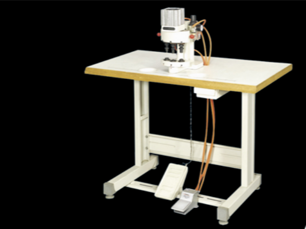 MAX-Q3-Pneumatic-button-attaching-machine.webp